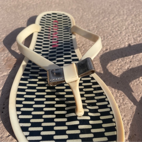 Coach New York Landon Cream Gold Metal Bow Black White Jelly Flops Size 8 - Picture 8 of 11